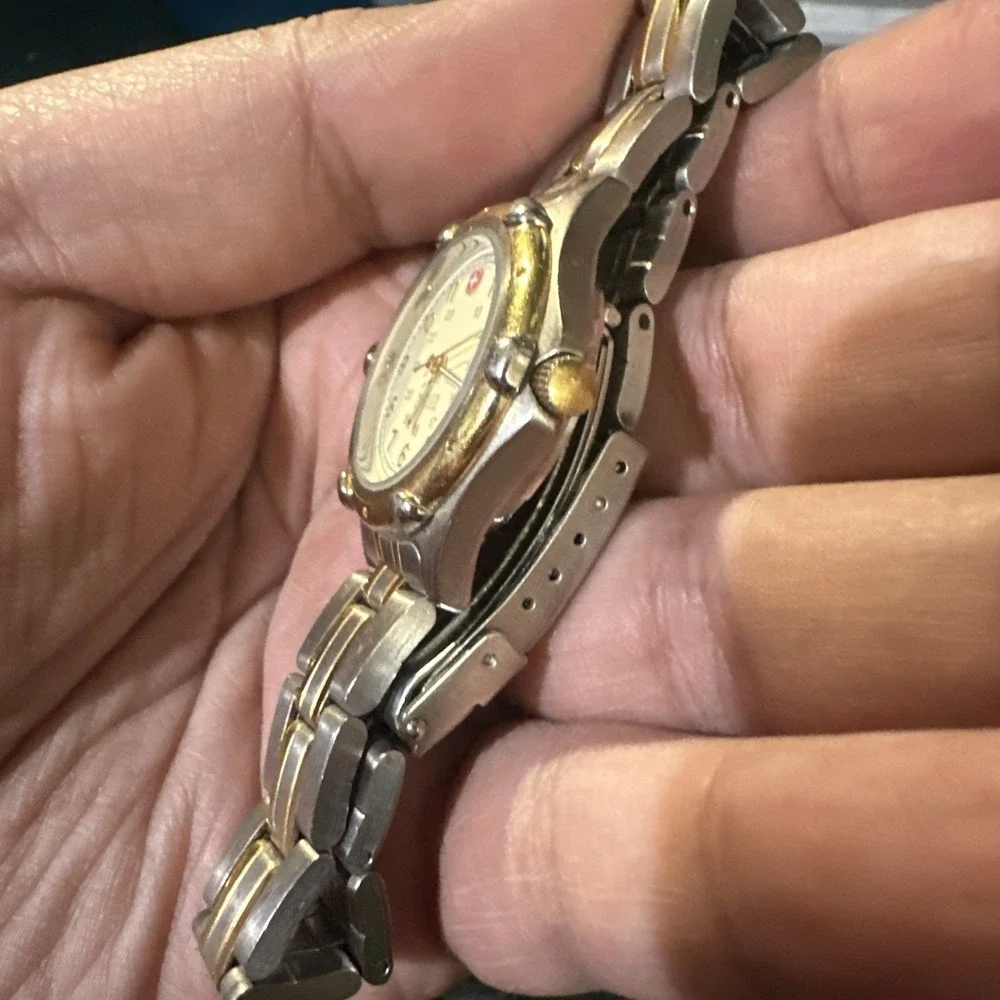 Working Vtg Wenger Swiss Watch Date SAK Design LADIES WATCH 30mm Two tone 7.5